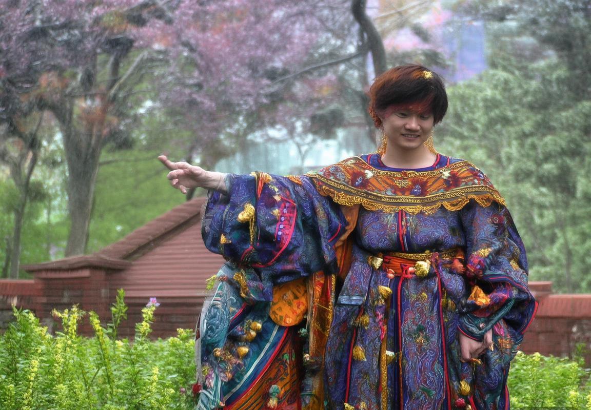 皇马领衔阿森纳切尔西竞逐，18岁足球新星欧洲足坛炙手可热，天赋潜力引爆豪门争夺战