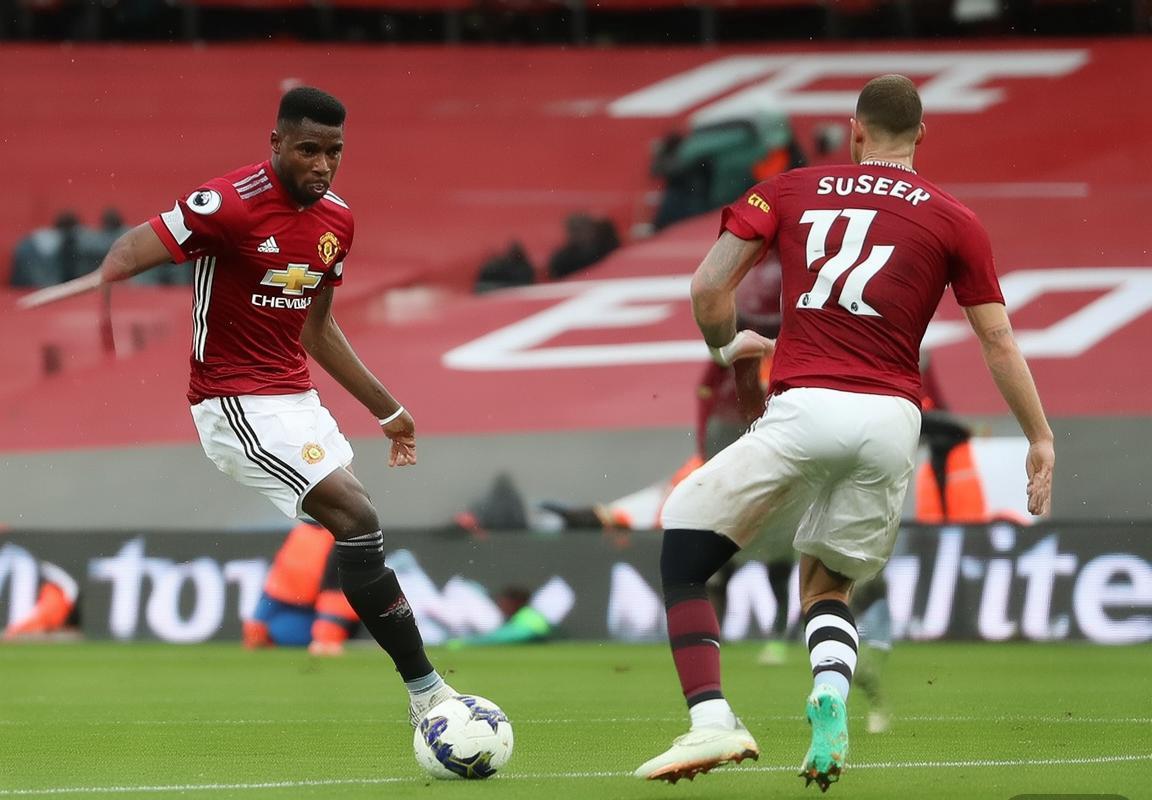 英超联赛焦点战：曼联坐镇老特拉福德迎战西汉姆联，莫耶斯率队挑战旧主